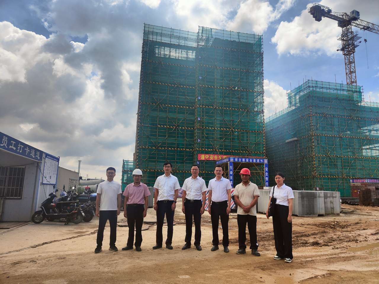 熱烈歡迎二十冶領(lǐng)導(dǎo)蒞臨珠海國(guó)能新材富山基地參觀考察復(fù)合木方